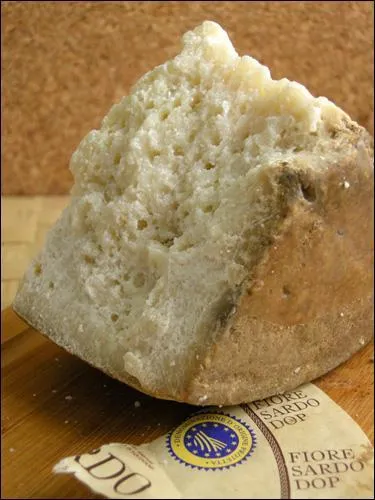 Le fiore sardo, fromage provenant de Sardaigne est labor  partir de lait de :