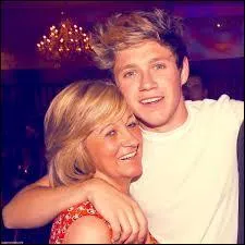 Comment s'appelle sa mre ?