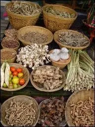 Compltez :  Au Moyen ge, en Europe, c'est ... qui a le monopole du commerce des pices avec l'Orient.  