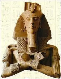 Il a boulevers l'histoire de l'gypte antique, il est considr comme un grand mystique faisant preuve d'une inertie politique rare. Qui est ce pharaon ?