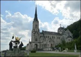 Nous partons en Lorraine,  Domrmy-la-Pucelle, village natal de Jeanne d'Arc situ dans le dpartement . .