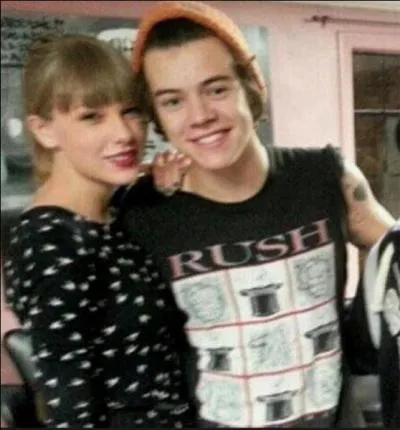 Quel tatouage s'est-il fait aux cts de Taylor Swift ?