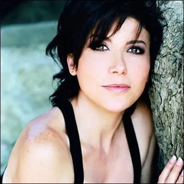 Cette chanteuse talentueuse exhale une souplesse fline et un humour dlicat. Qui est-ce ?