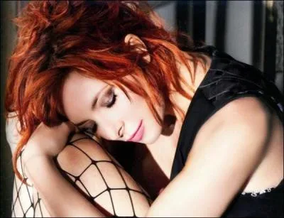 Qui est cette chanteuse de talent, au visage tout  fait commun, mais qui dgage une sensualit et un rotisme hors du commun ?