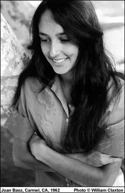 Qui est cette femme, chanteuse de son tat, qui reprsenta le mouvement hippie dans les annes 60 avec Bob Dylan, son petit ami de l'poque ?