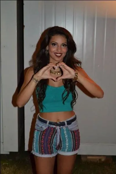 Comment Tal a-t-elle appris  jouer de la guitare et du piano ?