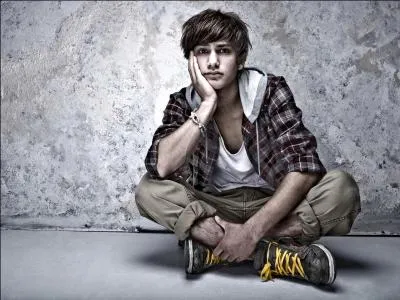 Amoureux d'Effy il meurt pour elle dans la saison 4, qui est-il ?