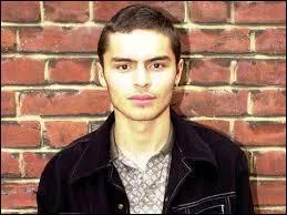 Si son frre s'appelle Nick, lui comment s'appelle-t-il ?