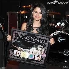 Elle a cr trois albums :