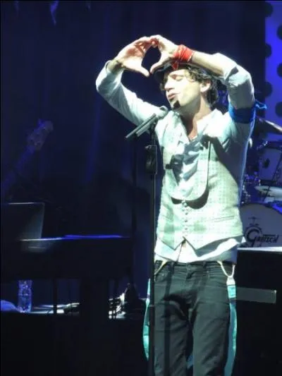 Quel est le titre de la chanson o il fait son clbre  Cur  ?