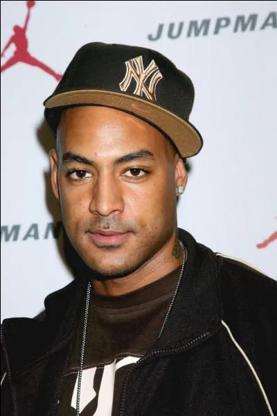 Complter cette phrase qui sert de refrain  la chanson  Wesh Morray  : Tu prends tes cliques ...