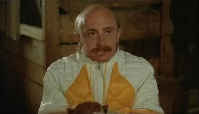 Dans  Les bronzs font du ski , quelle particularit Jean-Claude prtend-il avoir dans le chalet des montagnards ?