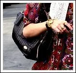 Quelle est la marque de son sac  main ?