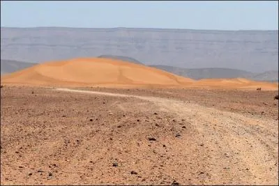 Quel est le nom de la grande dune au sud de Zagora ?