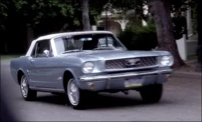 pisode 12 : Qui est dans cette voiture, a qui appartient-elle et qui va-t-elle voir ?