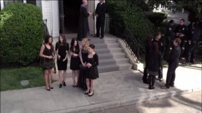 pisode 1 : Quelle chanson passe  la fin de cette pisode ?