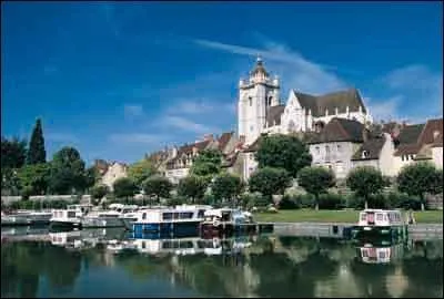 Cette ville du Jura a vu naitre Louis Pasteur en 1822. Pour l'crire, devant  ole  vous mettrez un :