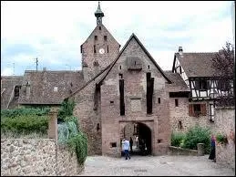 Plusieurs communes Alsaciennes sont labellises Plus Beaux Villages de France. Nous sommes dans une de ces communes. Saurez-vous la retrouver parmi ces trois propositions ?