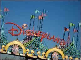 En quelle anne fut cr le 1er parc  thmes Disneyland, en Californie ?