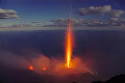 O se situe le volcan europen le Stromboli ?