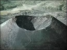 En 1943, avec le Paricutn (Mexique), une fracture laissant s'chapper des gaz volcaniques et de la lave dans un champ a donn naissance  un volcan de 460 mtres de haut. En combien de temps ?