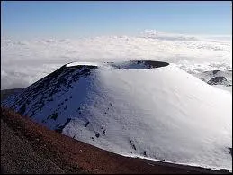 Le plus haut volcan du monde en altitude cumule est le Mauna Kea, avec 10 230 mtres de hauteur pour une altitude de 4 207, 5 mtres. O se situe-t-il ?