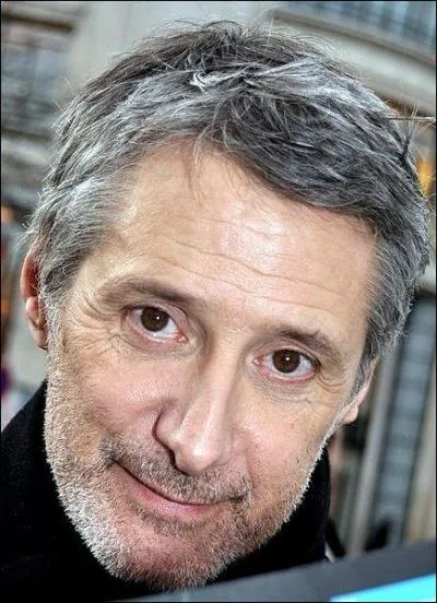 Quelle est la nationalit d'Antoine de Caunes ?