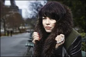 Elle avait quel ge lorsque son pre est mort ?