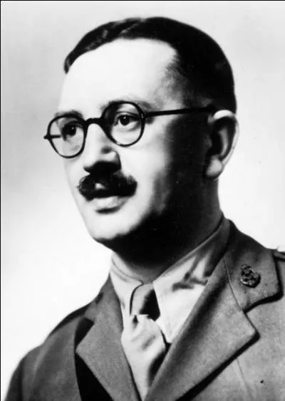 Aprs la guerre, la socit doit essentiellement sa survie  un officier britannique comment se nomme-t-il ?