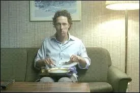 Un homme se jette sous le mtro... A son rveil, il se retrouve dans un autre monde. Quel est ce film ?