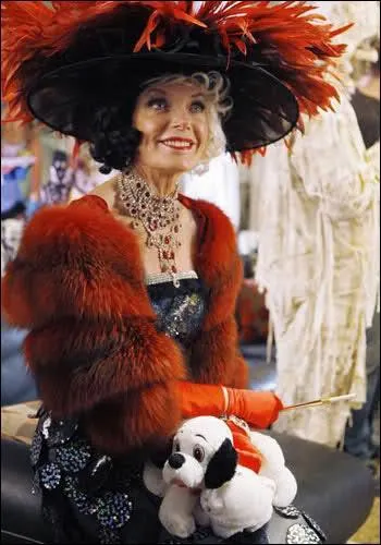 Pour quelles raisons Martha se retrouve-t-elle en Cruella Denfer ?