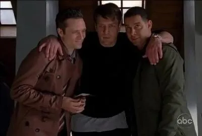 Castle s'est trs vite intgr  l'quipe que gre Beckett, notamment grce  son humour et  son imagination. Pour les remercier de leur bon accueil, il leur offre un cadeau. De quoi s'agit-il ?