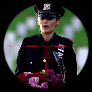 C'est lors de cette occasion officielle, durant laquelle Beckett porte son uniforme, qu'il se passera un vnement attendu, lequel ?