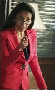 Le Capitaine Victoria Gates prend la tte de la brigade mais est nettement moins favorablement impressionne par Castle que son prdcesseur. Nanmoins, aprs un quiproquo lors duquel il va passer pour son Valentin, elle va s'adoucir. Pourquoi ?