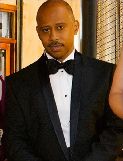 Le suprieur hirarchique de Beckett, un Capitaine qui, pour des raisons diplomatiques, impose la prsence de Castle  celle-ci (sur l'insistance du Maire), se nomme ... ?