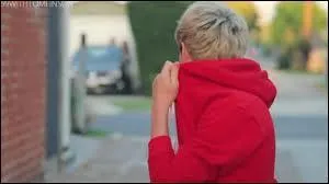 Lequel d'entre eux est blond ?