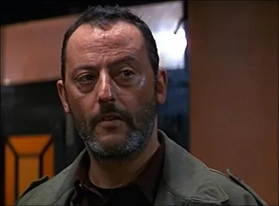 Jean Reno a jou dans le film  Htel Rwanda . 