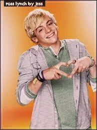 Dans quelle srie joue-t-il en ce moment (2013) ?