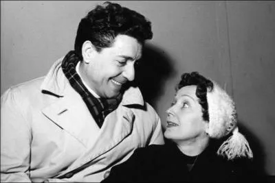 En 1952, Edith Piaf s'entiche du beau Jacques Pills qui lui avait prsent Marcel Cerdan  New York. Ils resteront mari durant :