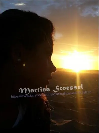 Lorsque Jade a pris Violetta dans ses bras, que disait Violetta ?