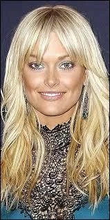 Avec qui sort-elle au dbut de la saison 1 ?