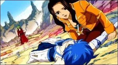 Que fait Juvia lorsqu'elle est emprisonnée dans les ruines de Fried avec Kana ?