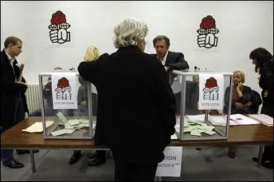 Ce samedi, Martine Aubry annonce la composition du secrtariat national (gouvernement) du PS, alors que son lection est toujours entache d'un doute. Pourquoi?