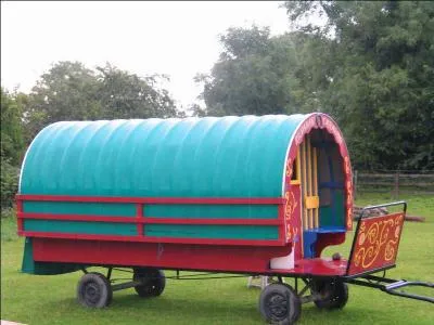 Quel est le nom des maisons  roues o logent les forains ?