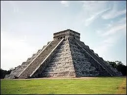 Voici la cit maya de Chichen Itza dont la hauteur est de :