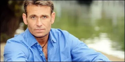 Pourquoi Jimmy retourne-t-il en Suède ?