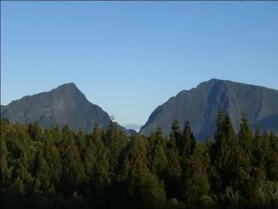 Quel est le nom du sommet de droite ?