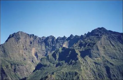 Les sommets prsents sur la photo sont :