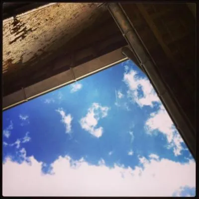  quel peintre surraliste vous fait penser cette photo ?