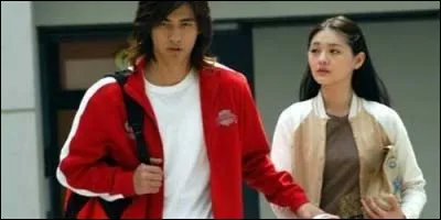 Han Qi Luo et Cheng Ling sont deux personnes totalement différentes, Qi Luo est une fille d'apparence froide et timide se réfugiant dans le silence et Ling est un séducteur très populaire et rebelle, passionné de courses à moto. On les voit dans :